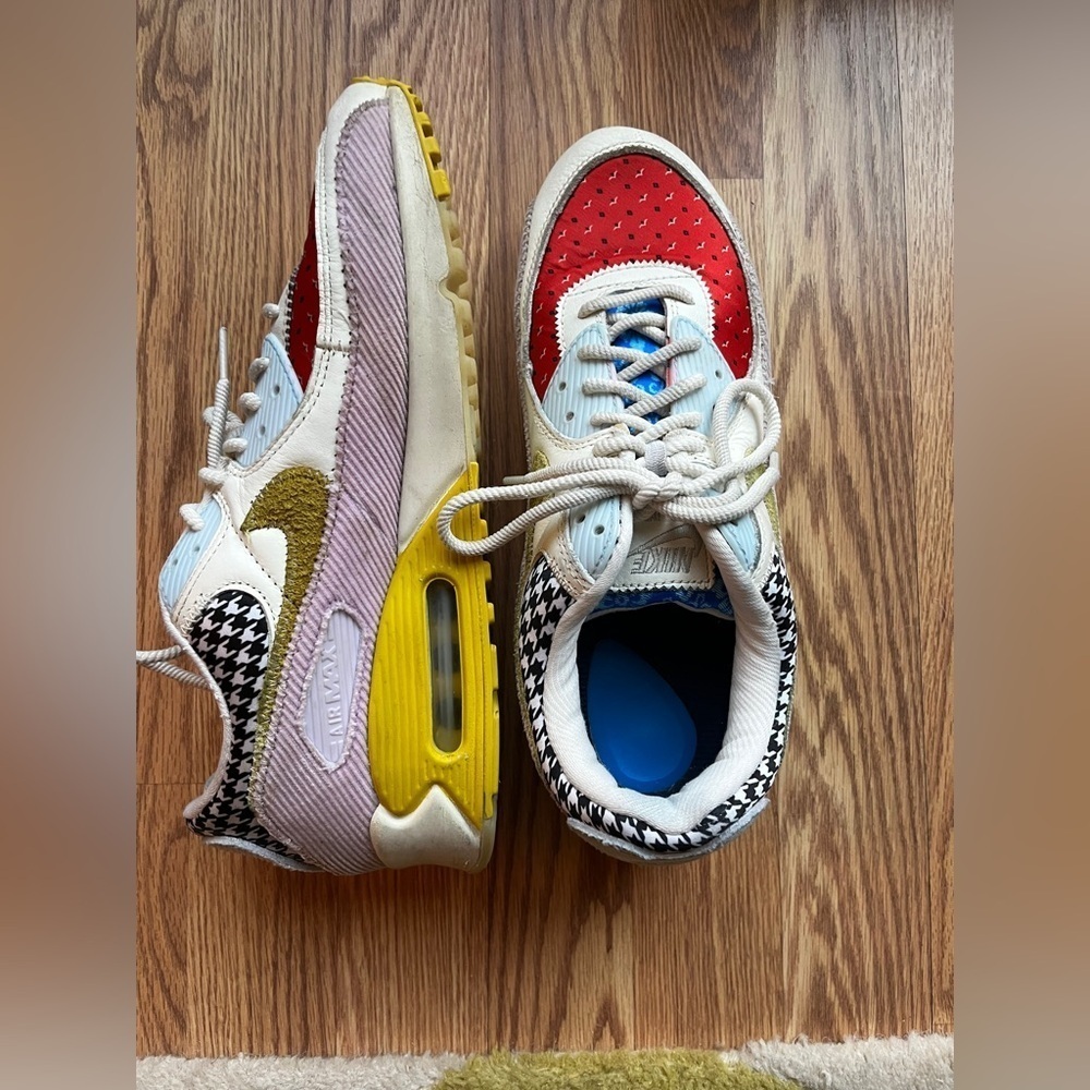 Nike Air Max 90 Women’s 11.5. Colorful.